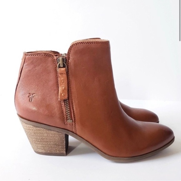 Frye Shoes - Frye Judith Whisky Brown Cognac Leather Ankle Booties Heeled Boots Dual Zipper:9
